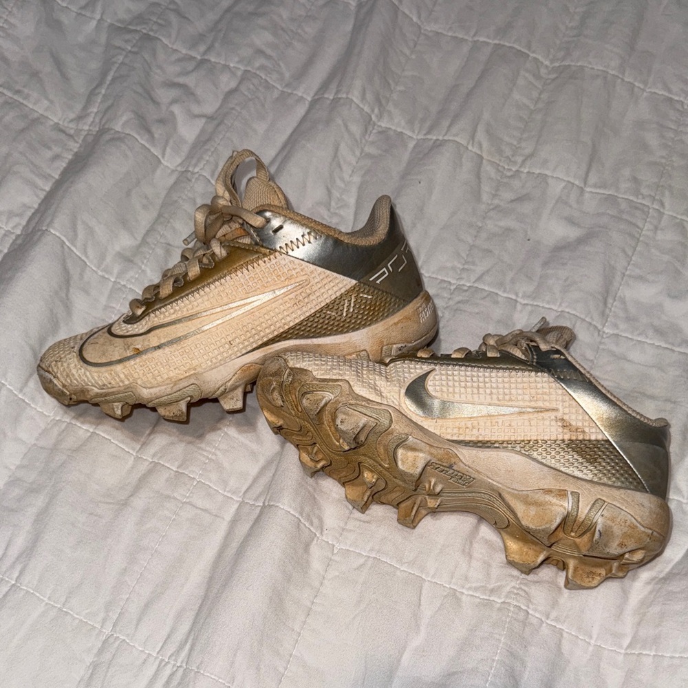 Nike Kids Shoes in Gold and Tan